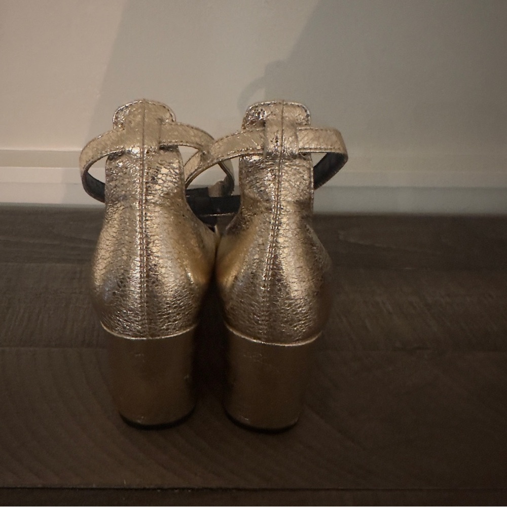 GAP Metallic Gold Heels - Picture 5 of 6